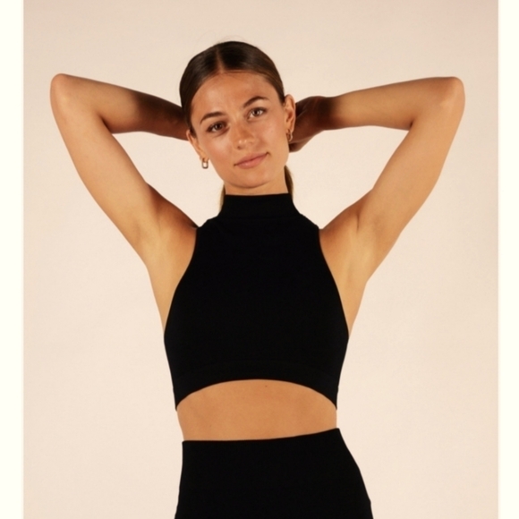 Capezio Black Ribbed Crop Dancer Ballet core Athleisure Top M/L - Picture 2 of 8